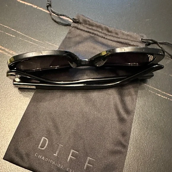 Diff Eyewear Carson Black Sunglasses - Picture 7 of 10